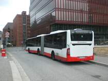Mercedes-Benz O 530 II (Citaro Facelift) auf der Linie 4 nach Wildacker an der Haltestelle Magellan-Terrassen(Hafencity).