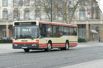 KA VK 320 auf der Linie 50 nach Oberreut auf dem Bahnhofsvorplatz in Karlsruhe.
M�rz 2007