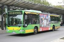 Sto-AG 582 macht sich mit der Linie 122 auf den Weg nach Oberhausen Sterkrade.
Werbung: Rot Wei Oberhausen
3.10.2009