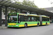 Sto-AG 615 steht mit SB94 Richtung H-Raschstr Abbfahrbereit am HBF Oberhausen.
3.10.2009