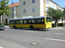 MAN Niederflurbus 2. Generation auf der Linie 284 nach S+U Bahnhof Rathaus Steglitz am S-Bahnhof Lankwitz.