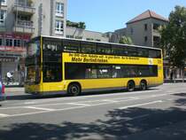 MAN Lion's City DD (Doppelstock) auf der Linie M82 nach S+U Bahnhof Rathaus Steglitz an der Haltestelle Lankwitz Kirche.