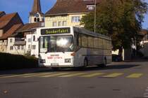 In Diessenhofen kam mit ein Mercedes O 405 (KN HL 210) von Lble Reisen im Auftrag der SBG als Sonderfahrt entgegen. 03.10.2009.