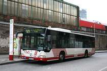 DVG 310 steht hier vor dem Duisburger HBF mit der Linie 924 Richtung 
DU-Kaldenhausen Krlls Abfahrbereit.
3.10.2009