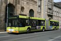 MVG 013 hier mit der Linie 131 nach Ratingen Breitscheid am Rathaus in M�lheim an der Ruhr.
Werbung: SWB Wohnungen
Mai 2009
