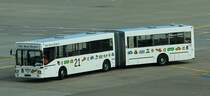 Wagen 4121 des Flughafen K�ln Bonn.
Der Wagen wird zur Fluggastbef�rderung benutzt.
