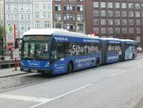Van Hool AGG 300 auf der Linie 5 nach Hauptbahnhof/ZOB am U-Bahnhof G�nsemarkt.