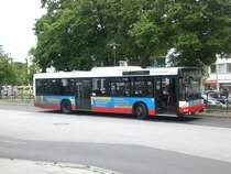 MAN Niederflurbus 2. Generation auf der Linie 8 nach S-Bahnhof Poppenb�ttel am U-Bahnhof Wandsbek Markt.