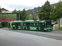 Mercedes-Benz O 530 I (Citaro) auf der Linie 10 nach Glatzer Stra�e am U-Bahnhof Wandsbek Markt.