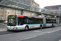 M�Bus 0761 nach Eicken auf der Linie 002 am ZOB M�nchengladbach.
Werbung: Markisen
10.9.2009
