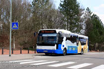 30.03.2009: Ein VDL Berkhof Ambassador in �berlandausf�hrung steht am Schulzentrum Ottweiler, um die Linie 355 nach Stennweiler zu bedienen. Er geh�rt zum Fuhrpark der Firma H�ther & Junkes und ist mit einer ThermoKing Klimaanlage ausgestattet.