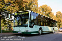 28.09.2008: Ein Citaro der Saarbus GmbH steht in der herbstlichen Lindenallee in Neunkirchen. Der SB-US 294 hatte am Vorabend wohl ein unsch�nes Erlebnis, darauf lassen zumindest die Eierreste und das gesplitterte Glas an der Seitenscheibe schlie�en.