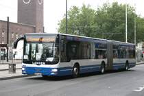Langen  BM TL 424 fuhr am 11.10.2009 einen SEV f�r die S6.
Hier aufgenommen am HBF D�sseldorf.