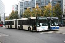Langen DN L 371 hier mit Langen BM TC 424 am HBF D�sseldorf auf dem Buspausenplatz.
11.10.2009  
