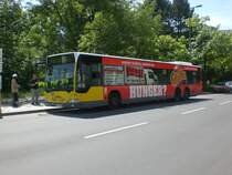 Mercedes-Benz O 530 I (Citaro) auf der Linie X33 nach M�rkisches Viertel Wilhemsruher Damm am U-Bahnhof Rathaus Reinickendorf.
