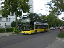 MAN Lion's City DD (Doppelstock) auf der Linie 186 nach S-Bahnhof Lichterfelde S�d an der Haltestelle Lichterfelde Mercatorweg.