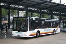 Busreisen Fries (hier Wagen 411) f�hrt im Auftrag der Stra�enbahn Hagen.
Am 11.10.2009 wird die Linie 527 Richtung Ischeland bedient.