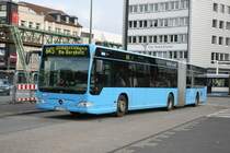 WSW 0965 mit der neusten Lackierung am HBF Wuppertal.
Nach kurzem Aufenthalt geht es weiter nach Wuppertal K�llenhahn.
18.10.2009