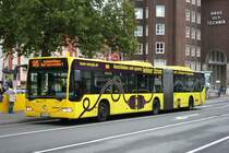 EVAG 4522 mit Werbung f�r Nuon Energie mit dem SB15 nach Burgaltendorf
am HBF Essen.
20.10.2009