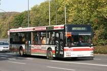 BVR 2134 (D BV 225) am S Bf Werden mit dem SB19 nach Velbert Mitte.
Der Wagen tr�gt Werbung f�rs Baucentrum Guth.
21.10.2009