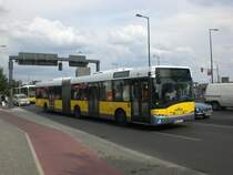 Solaris Urbino auf der Linie TXL nach Flughafen Tegel am Hauptbahnhof.