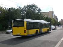 MAN Niederflurbus 2. Generation auf der Linie 247 nach U-Bahnhof Leopoldplatz am S-Bahnhof Nordbahnhof.
