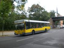 Mercedes-Benz O 405 N (Niederflur-Stadtversion) als SEV f�r die S-Bahnlinien 5,7,75 zwischen S-Bahnhof Rummelsburg und S+U Bahnhof Lichtenberg am S-Bahnhof N�ldnerplatz/Schlichtallee. 