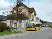 Postauto - Mercedes Citaro ZH 578936 unterwegs auf der Linie 520 vor dem Bahnhof Embrach-Rorbas am 11.10.2009