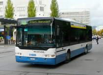 VBZ - Neoplan Nr.19 ZH 726119 unterwegs auf der Linie 301 bei den Bushaltestellen vor dem Bahnhof Dietikon am 11.10.2009