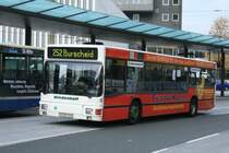 Wiedenhoff GL SY 240 nach Burscheid mit der Linie252 am ZOB Solingen.
Werbung: Frank Koch Dachdeckermeister
24.10.2009