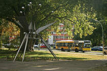 Ein Volvo 7000 Linie 106 auf der Altonaer Strasse in der Nähe der Station Hansaplatz (30. September 2009)