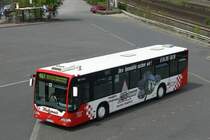 Hummert (OS ZZ 538) mit der Linie 467 nach Bad Rothenfelde am HBF Osnabr�ck.
Der Wagen Wirbt f�r H�ls Immobilien.