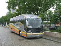 Reisebus Volvo B12B  im Dortmunder Busbahnhof.