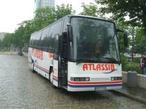 Reisebus der Fa.Drogm�ller aus Heilbronn mit  Mercedes 320   
im Dortmunder Busbahnhof.