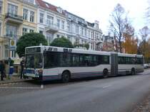 Mercedes-Benz O 405 N (Niederflur-Stadtversion) auf der Linie 5 nach Oberb�ssauer Weg an der Haltestelle Moltkestra�e.