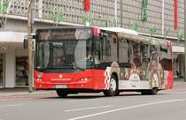 Wagen 107 (OS S 2967) mit der Linie 584 in Osnabr�ck Stadtmitte.
Werbung: Hollywood Casino
27.6.2009