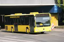 E MO 722 zum Essen West Bf mit der Linie 196 am Porsche Platz.
28.10.2009