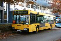 E SH 730 vor dem Hauptbad in Essen.
Der Wagen wirbt f�r Mesenhohl Reiseb�ros.
28.10.2009