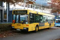 E SH 730 vor dem Hauptbad in Essen.
Der Wagen wirbt f�r Mesenhohl Reiseb�ros.
28.10.2009