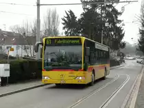 Soeben hat der BLT Bus mit der Betriebsnummer 95 die Haltestelle Neuweilerstrasse bedient und f�hrt Richtung Fabrikstrasse. Die Aufnahme stammt vom 03.03.2009.