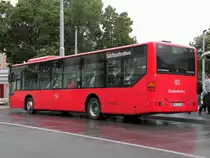 Zwei Kurse der Linie 38 nach Wylen Siedlung fahren die roten aus Deutschland (S�dbadenbus). Die Aufnahme entstand am 07.07.2009 am Wettsteinplatz. 