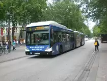 Van Hool AGG 300 auf der Linie 5 nach Bahnhof Burgwedel an der Haltestelle Gerhard-Hauptmann-Platz.