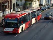 Ein Van Hool AGG 300 Niederflurdoppelgelenkbus der ASEAG auf der Vaalserstrasse in Aachen auf dem Weg zur Uniklinik.