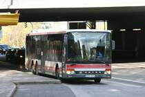 BVR 2246 (D BV 8104) nach Heiligenhaus Rathaus mit der Linie SB19 am Porscheplatz in Essen.
6.11.2009