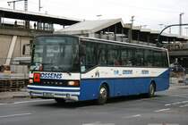 Gossens Reisen  E X 12  am Verkehrsplatz Essen Steele.
6.11.2009