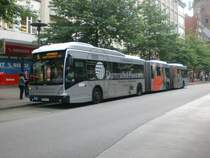 Van Hool AGG 300 auf der Linie 5 nach Hauptbahnhof/ZOB an der Haltestelle Gerhard-Hauptmann-Platz.