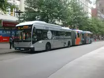 Van Hool AGG 300 auf der Linie 5 nach Hauptbahnhof/ZOB an der Haltestelle Gerhard-Hauptmann-Platz.