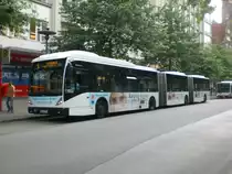 Van Hool AGG 300 auf der Linie 5 nach Hauptbahnhof/ZOB an der Haltestelle Gerhard-Hauptmann-Platz.