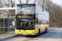 BERLIN, 07.04.2009, MetroBus-Linie M85 zum Hauptbahnhof an der Haltestelle S-Bahnhof Lichterfelde Süd