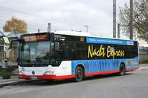 BSM (Bahnen der Stadt Monheim GmbH) Wagen 21 (MW BM 721) mit Werbung f�r den Nachtexpress.
Aufgenommen am HBF Solingen 8.11.2009